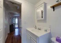 Quintessential Cottage Near Beaches and Newport Center. - Wifi