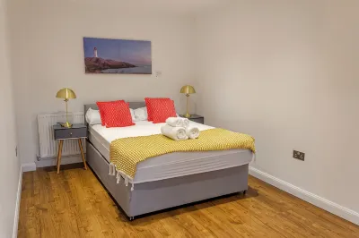 Modern Main Door Flat Edinburgh City Center Hotels in Merchiston
