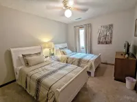 Foxwood at Stoney Creek • Wintergreen + Wine Trail Base • Mtn Views
