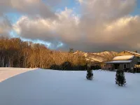 Evergreen, mountain cabin 3mi south of Blowing Rock, NC, views, creek, 56 acres. - Homestays