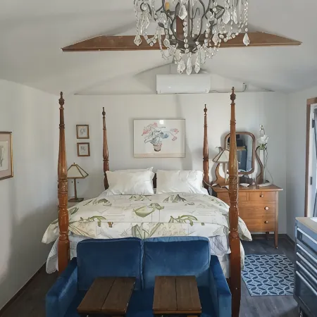 Garden Chalet walking distance to Oldtown Salinas