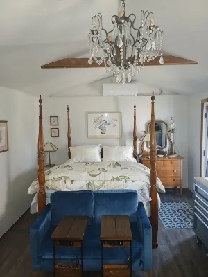 Garden Chalet walking distance to Oldtown Salinas