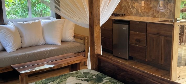 Tranquil Waterfall Studio, Oceanfront with Jungle Hiking and Starlink Hotels in Bastimento