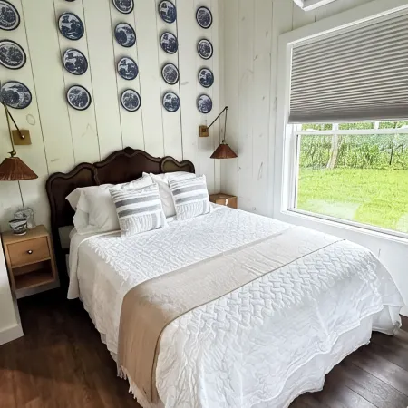 1940s Fisherman’s Cottage close to beach. Right next to the Water Mill museum.
