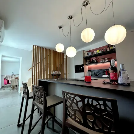 House with garden and private parking. Cellar and sauna