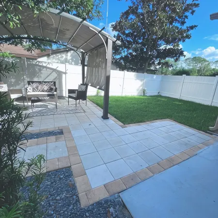 Cheerful 1 bedroom guest suite with pool and yard