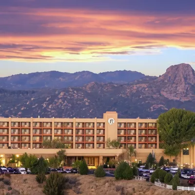 Prescott Resort & Conference Center Hotels near Watson Lake