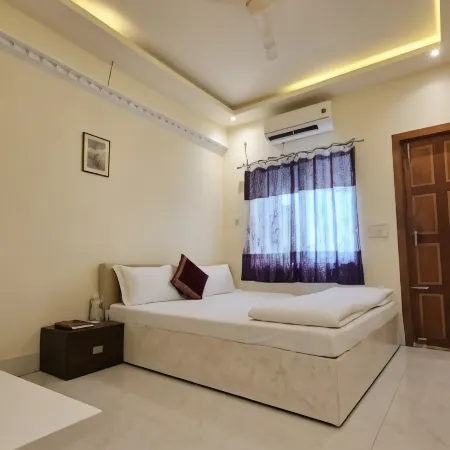 Madhu Mamata Hotel