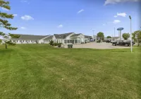 โรงแรม Red Bud Country Inn - โมเทล
