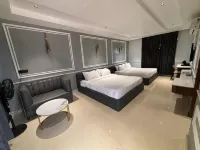 Dusk and Dawn Beach Resort - parking