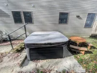 Serene & private getaway 5 min. from EVL. 4 beds, 2.5 baths, sleeps 14, hot tub.