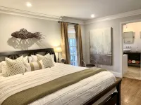 Luxury Stay on a Lake Open Plan•Huge Kitchen•Games Rm Bar•Firepit Luxury•Bedding - Wi-Fi