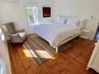 Beautifully Renovated West End House with Spectacular Garden & Great Location! - 4 ดาว