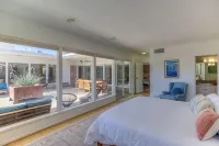 Peaceful Mid-Century Retreat with Pool and Hot Tub - Private Pools