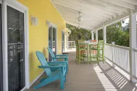 Direct Ocean View! 5 Bed/3 Bath with room for everyone. Large pool and Dock! - Wi-Fi