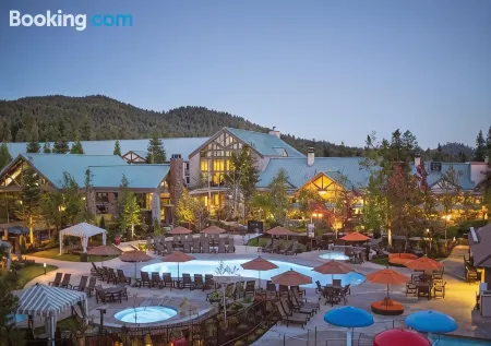 Tenaya Lodge