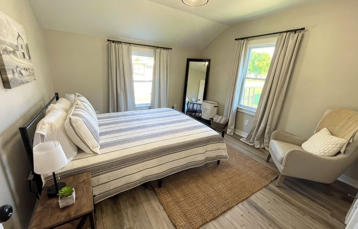Newly Renovated Upper Floor!