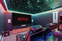 Stylish & Spacious Retreat - with a High tech Movie Theater near DT Minneapolis - Wifi