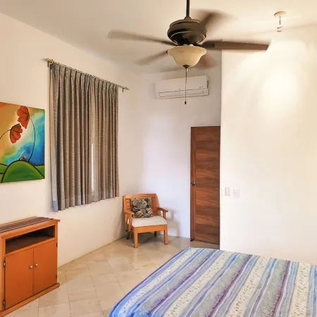Huatulco beauty in Chahue Bay. Large family condo with ocean and mountain views