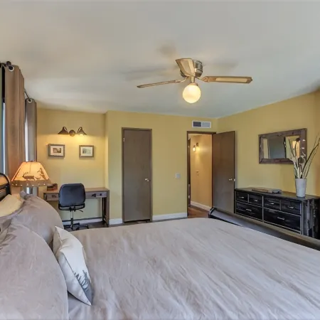 Elkchanted Inn Pine: Fully Fenced Backyard, Spacious Cabin in Woods w/King Bed