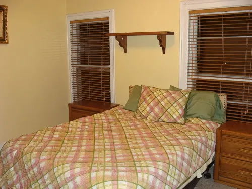Downtown townhouse 3.5 blocks to the beach! - Kitchens