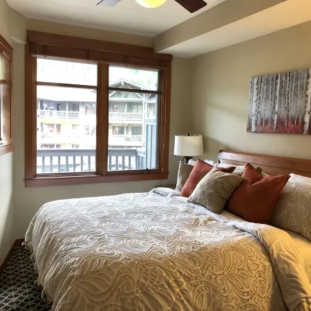 Prime Location Inside Palisades Village.  Steps to Gondola. 1 Bdrm -Sleeps 4