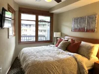 Prime Location Inside Palisades Village.  Steps to Gondola. 1 Bdrm -Sleeps 4
