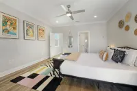 Exquisite New Superdome Group House w/Heated Pool, Parking, 8 Beds and 5 Baths - Kolam Renang Peribadi