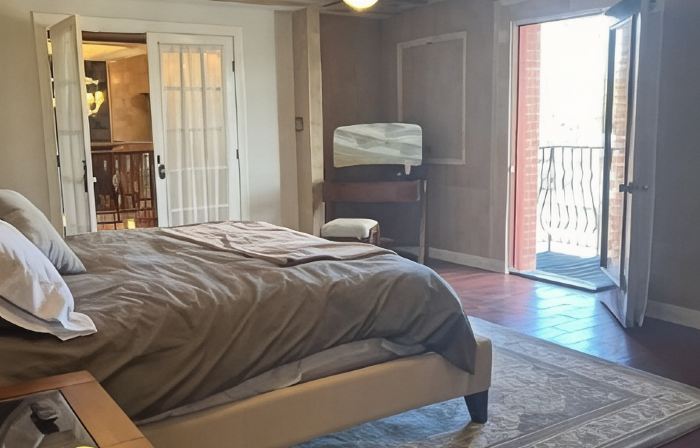 Two master suites in historic downtown