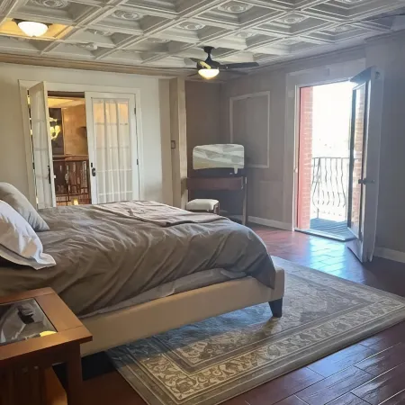 Two master suites in historic downtown