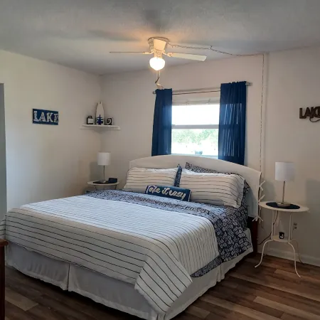 Cozy canal front home. Minutes from Sebring International Raceway.