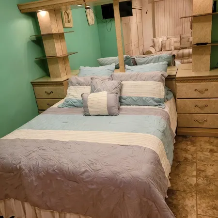 Acogedora casa de 2, recámaras con WiFi, aire y estacionamiento  en Cd. Juárez