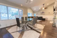 15 Mins From PHL International Airport - Modern Rancher Style Home in Chester PA - 5つ星