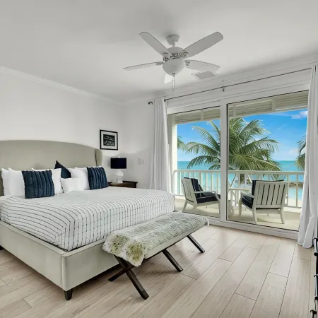 Directly on Beach! White Sand Turquoise Water at Your Doorstep-304 Blues Point
