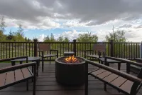 Private Retreat with Hot Tub & Views - 4-Star