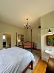 Charming Victorian Estate with AC, WiFi with water views in East Boothbay Hoteles en 