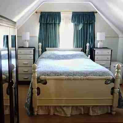 Charming James Bay Guesthouse by Fisherman's Wharf Rooms