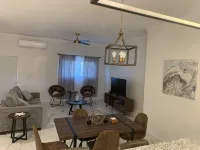Modern Townhouse Near Beach and Grocery Store - 2 ดาว