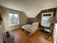 Island Home Minutes Away from beaches, hiking, kayaking, or seaside dining