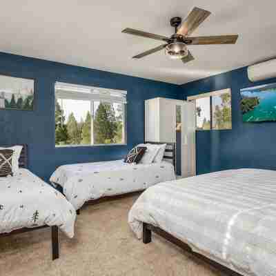 Bass Lake Escape-Near the Shore • Explore Yosemite • Close to the Pines Village Rooms