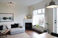 Goodview Suite - licensed waterfront studio with a fireplace and patio - Boutique