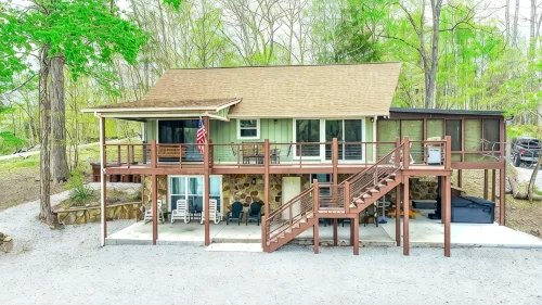 A Shore Thing - no steps to dock! Hot tub, fire pit ~ Sleeps 22 ~