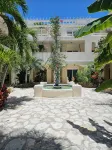 “Coastal Bliss: Stunning 2-Bedroom Condo with breathtaking Beach and Pool Views” - 3-Star