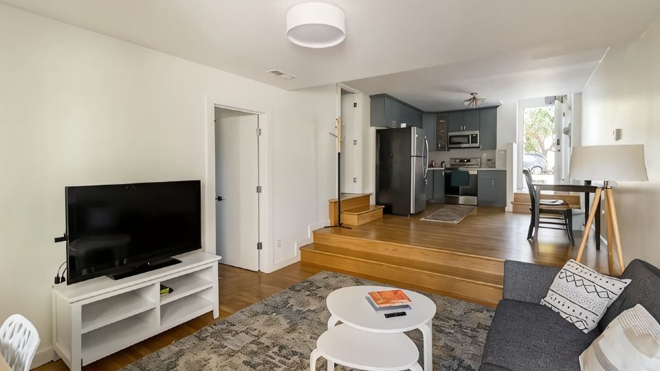 Remodeled 1BR Garden Apt in a perfect location
