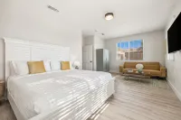 NEW Lush Luxury Living-Heated Pool/Spa Included. Walking distance to Coachella - 4-Star