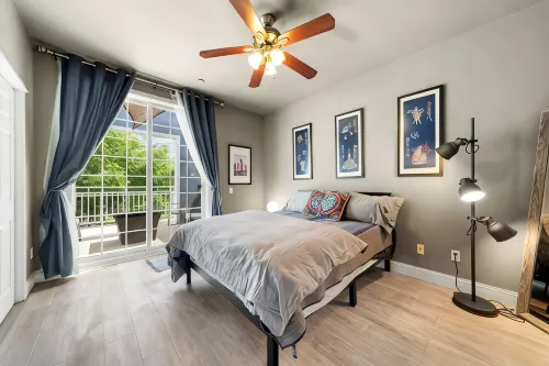 Welcome to the Capital! 2 Bed 2 Bathroom, Loft-style townhome in West Sacramento - 4 étoiles