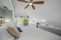 Charming Waterfront Home - Dock Access - Fishing Retreat - Pool - AC - King Bed! - balcony
