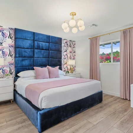 The PinkPalm 3,  Heated Pool!, 6 min to Old Town!