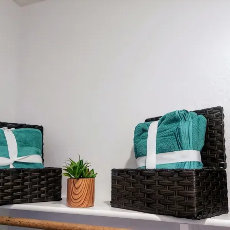 Cozy 1-Bedroom Getaway with 2 Comfy Beds – Perfect for Relaxation!