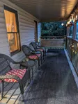 The Lazy Cat Lodge - Hot Tub - Fire Pit - Wi-Fi